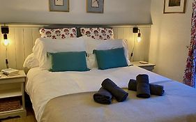 Newly Renovated Ground Floor Apartment Close To Thermes